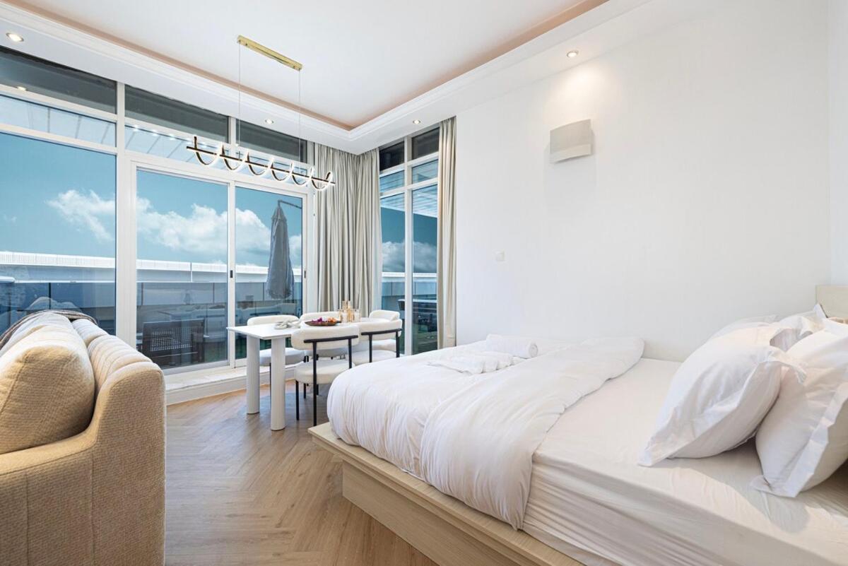 Apartment 3 Bhk With Private Pool Table Icebath Lux Opal 305 Dubai
